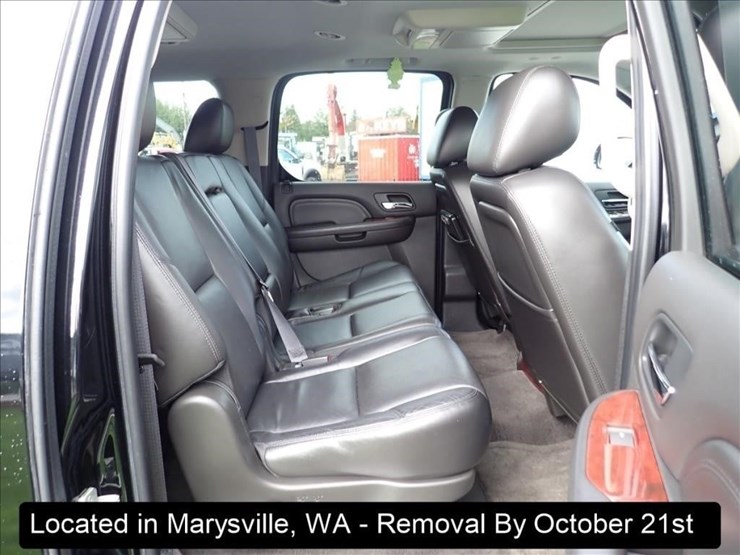 2011-cadillac-escalade-image-11