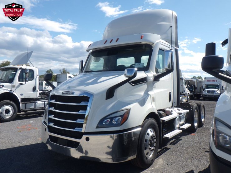 2021-freightliner-cascadia-126-image-1