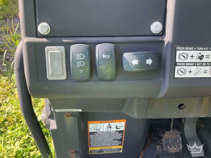 john-deere-gator-image-12