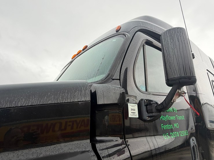 #1659-•-2012-freightliner-cascadia-sleeper-cab-truck-tractor-image-12
