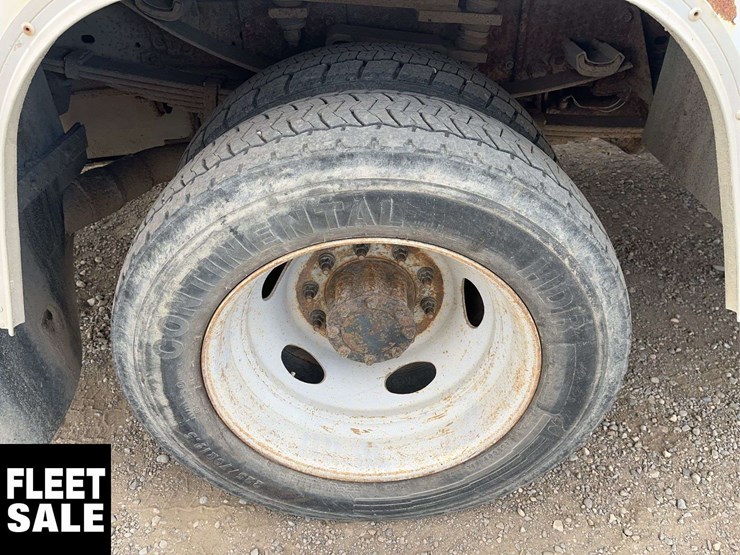 2011-ford-f550-image-11