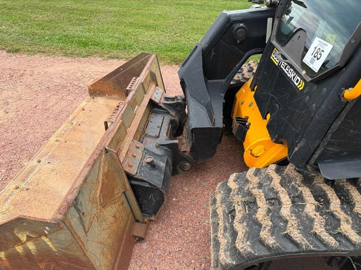 jcb-3ts-8t-image-13