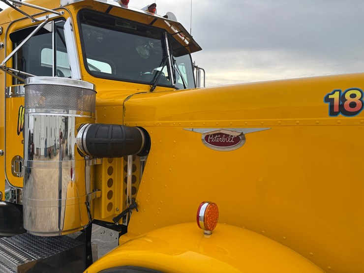 1982-peterbilt-359-image-25