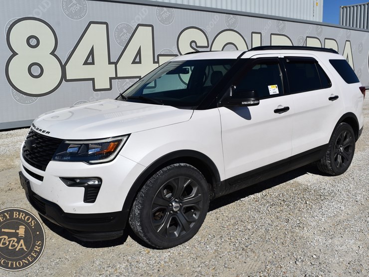 2018-ford-explorer-image-8