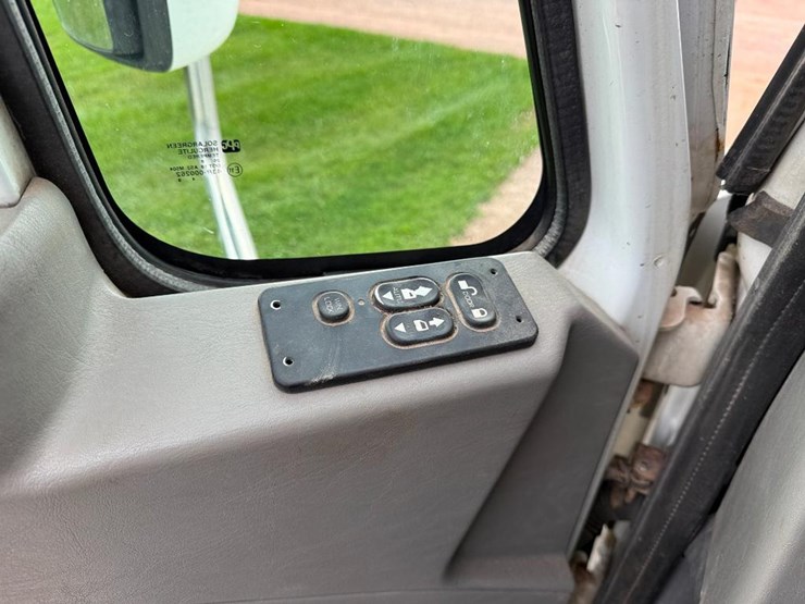 international-prostar-image-64