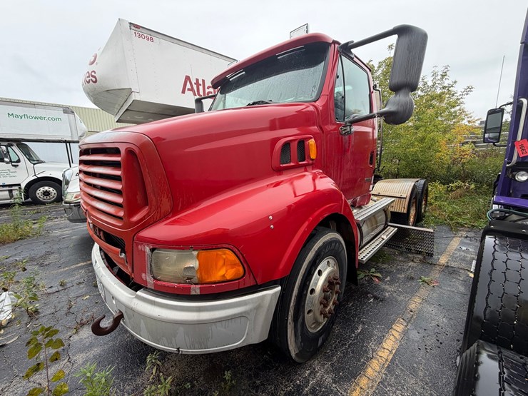 #1663-•-1999-sterling-day-cab-truck-tractor-image-1