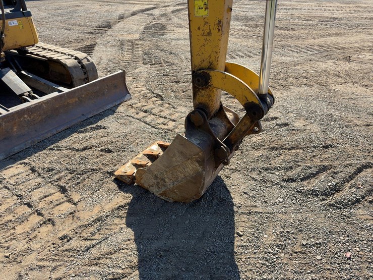 2014-caterpillar-305-image-8
