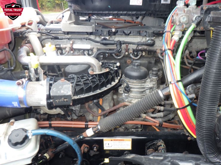 2020-freightliner-cascadia-126-image-21
