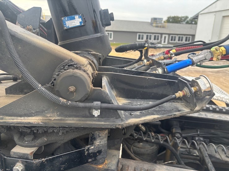 2025-axle-end-dump-image-76