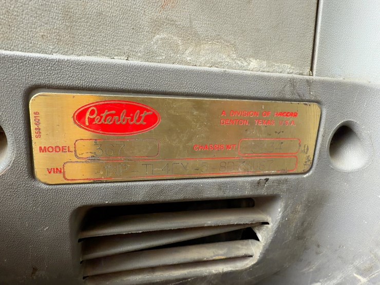 2008-peterbilt-367-image-38