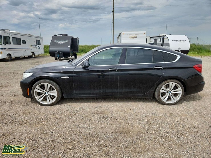 2013-bmw-5-series-550i-gt-xdrive-4dr-sedan-image-5
