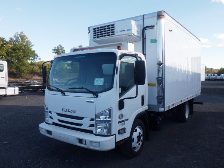 2017-isuzu-npr-image-1