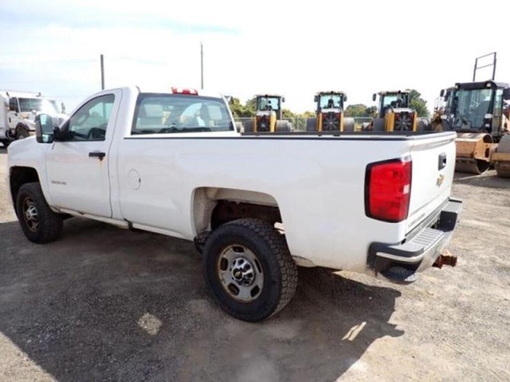 2017-chevrolet-silverado-2500hd-image-7