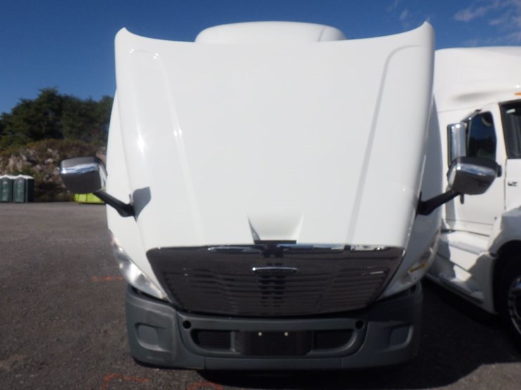 2017-freightliner-cascadia-125-image-21