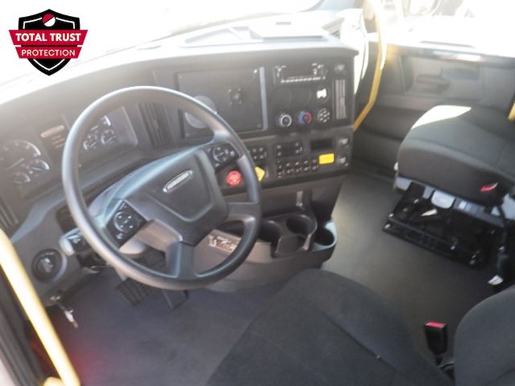 2024-freightliner-cascadia-126-image-16