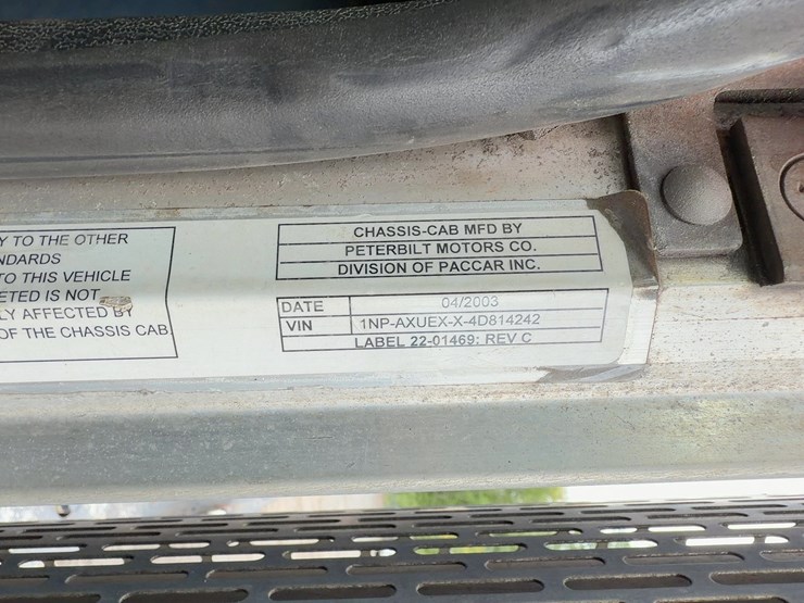 2004-peterbilt-357-image-39