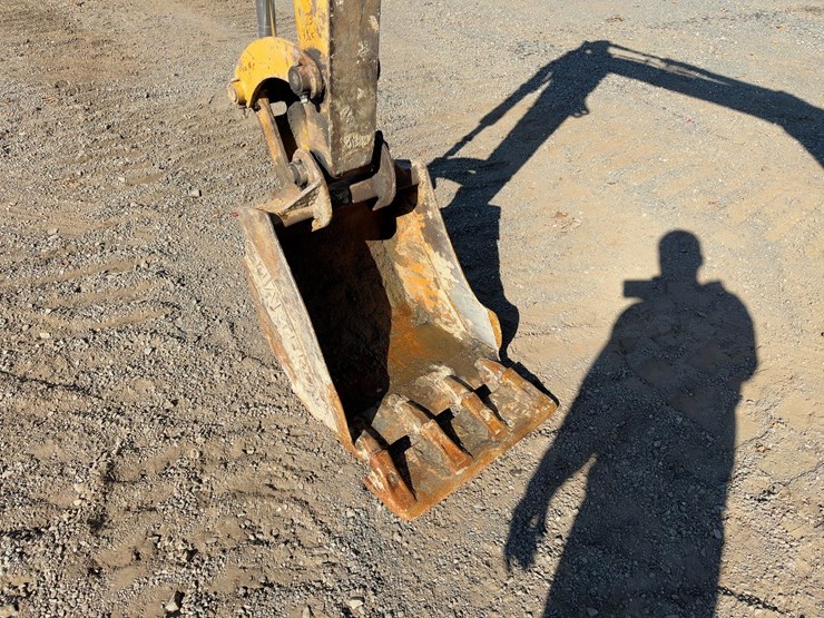 2014-caterpillar-305-image-11