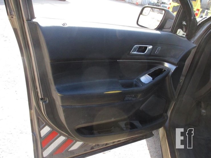 2015-ford-explorer-image-13
