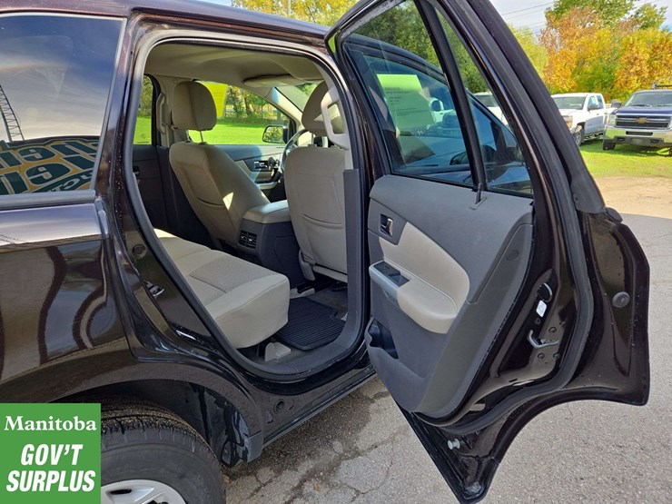 2014-ford-edge-image-27