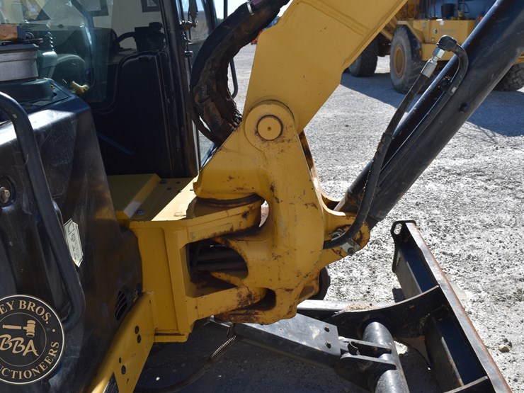 2023-caterpillar-306cr-image-40