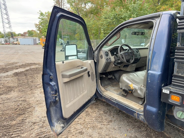 2010-ford-f350-xl-image-15