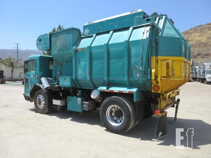 2009-peterbilt-320-image-4