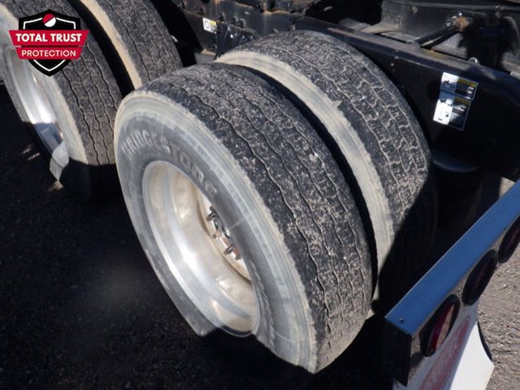 2019-peterbilt-579-image-15