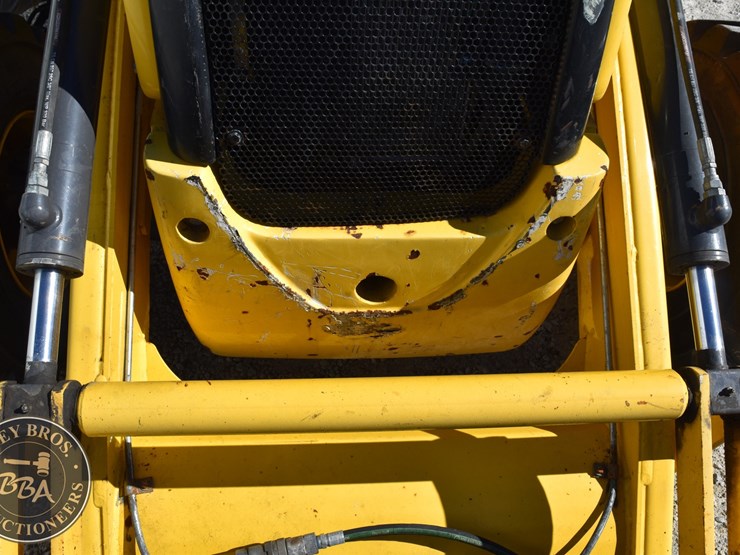2013-new-holland-b110c-image-46