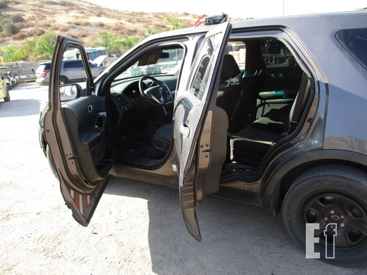 2015-ford-explorer-image-12