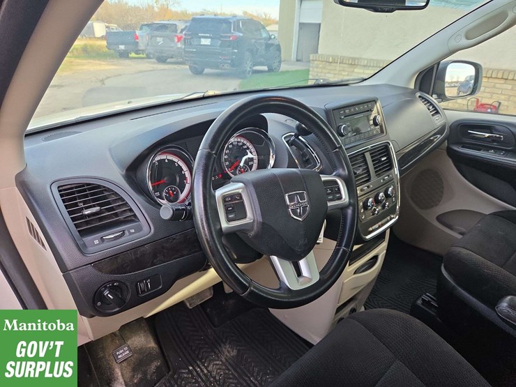 2012-dodge-grand-caravan-image-17