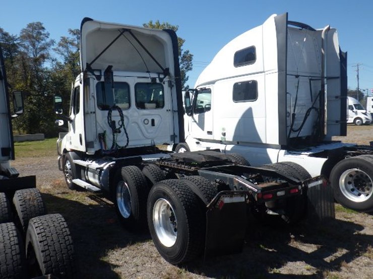 2021-freightliner-cascadia-116-image-12