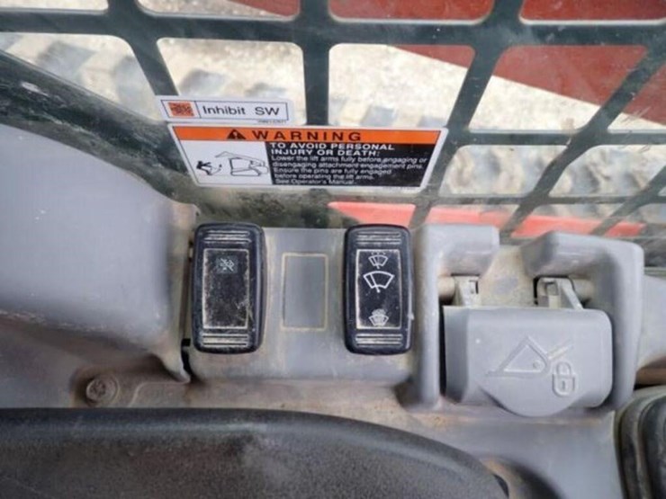 2023-kubota-svl65-2-image-15