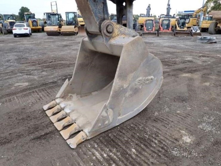 2012-deere-350g-lc-image-22