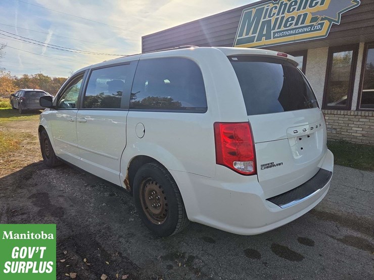 2012-dodge-grand-caravan-sxt-image-4
