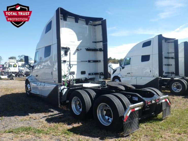 2025-volvo-vnl860-image-12
