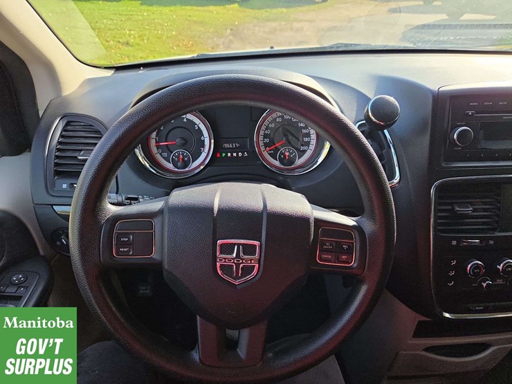 2012-dodge-grand-caravan-sxt-image-18