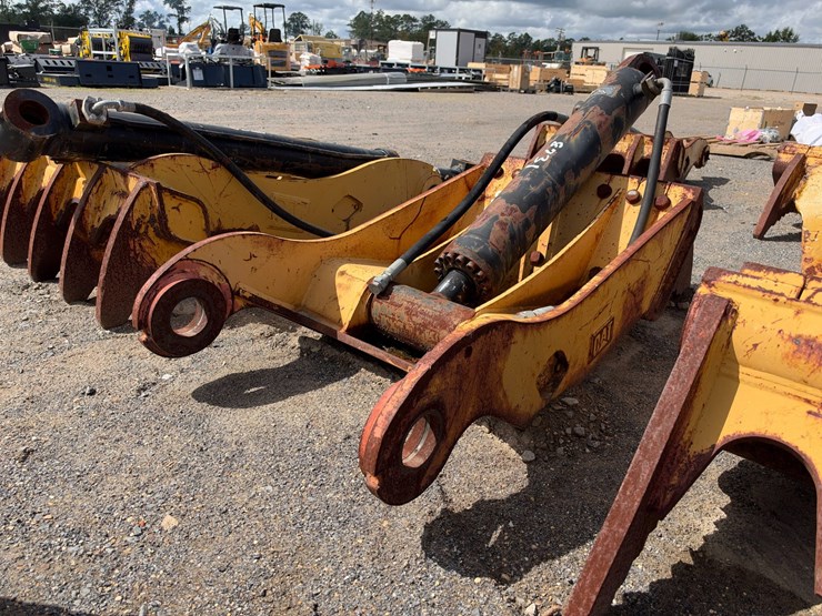 caterpillar-323-image-5