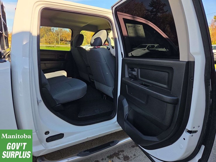 2015-dodge-1500-image-25