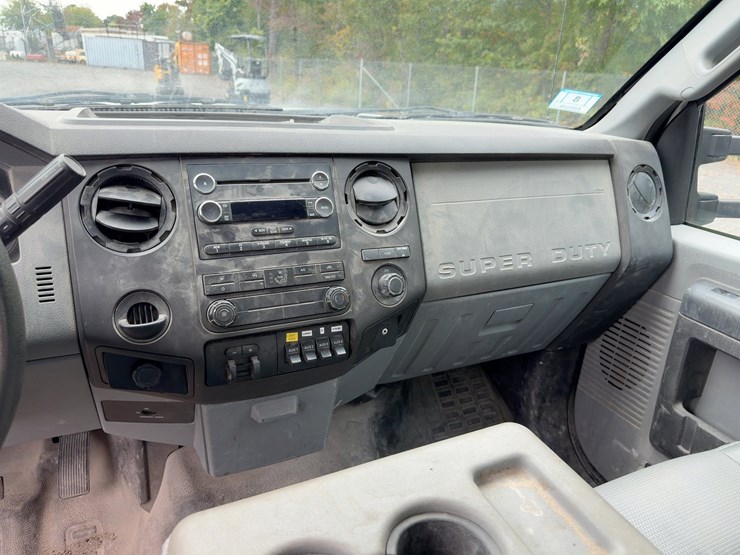 2016-ford-f550-xl-image-25
