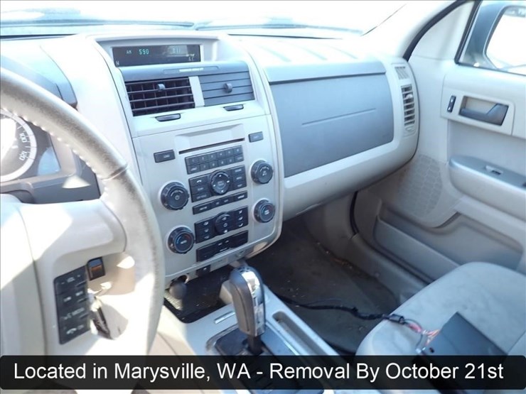 2010-ford-escape-image-15