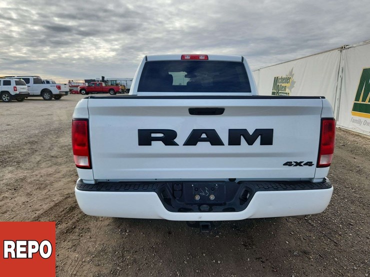 2022-ram-1500-classic-image-19