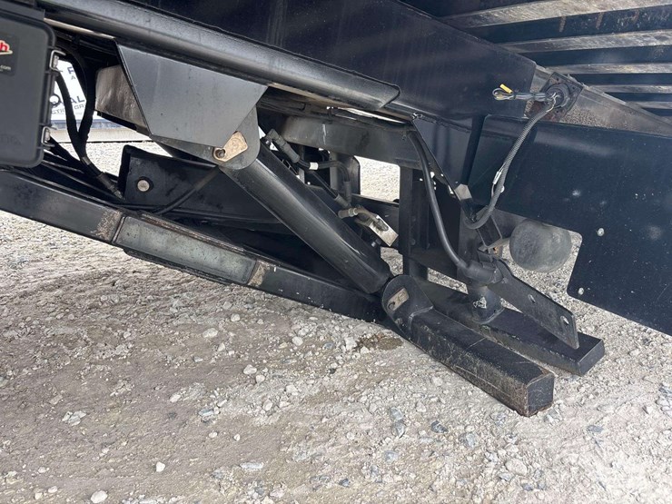 2015-peterbilt-348-image-12