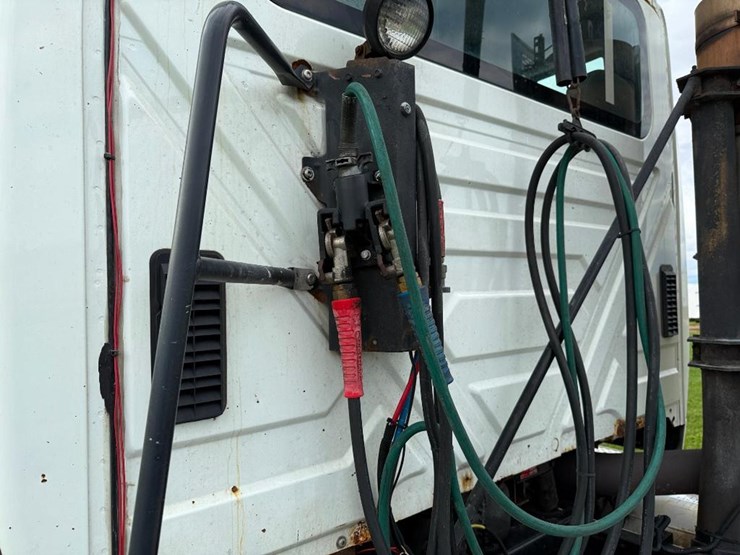 international-prostar-image-39