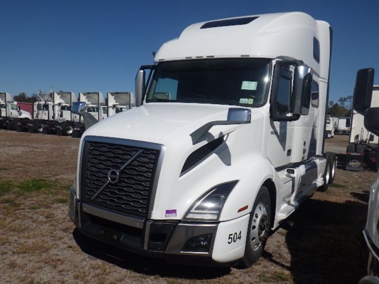 2021-volvo-vnl860-image-1