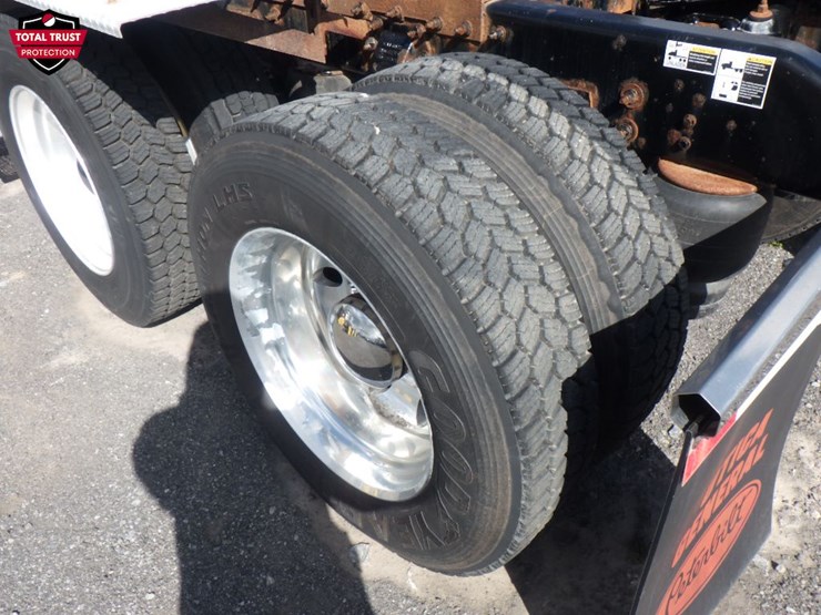 2020-peterbilt-567-image-12