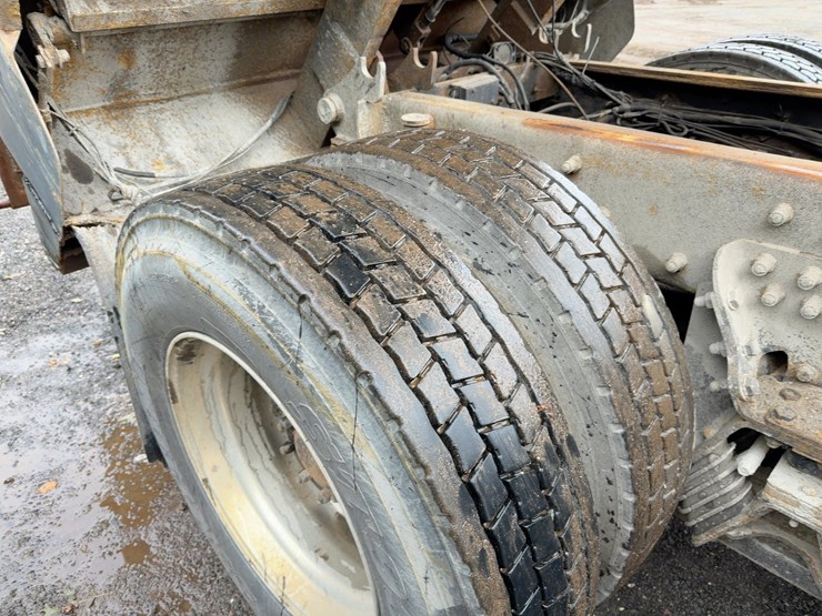 2008-peterbilt-367-image-24