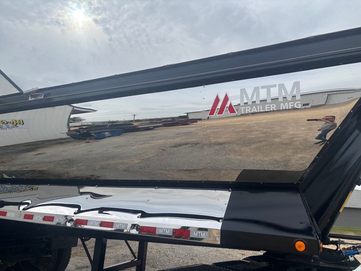 2025-axle-end-dump-image-8