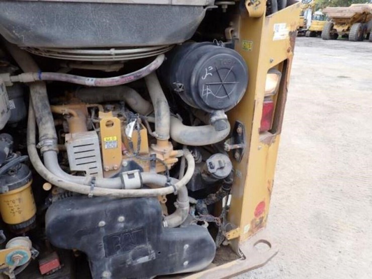 2019-caterpillar-259d-image-52