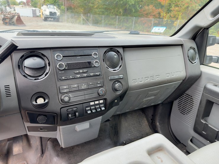 2015-ford-f550-xl-image-25