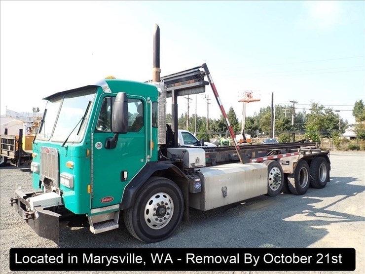 2016-peterbilt-320-image-1